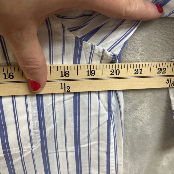 Untuckit Dress Shirt Women’s 12 L White Blue Vertical Stripe Button Down Top NWT - Picture 4 of 5